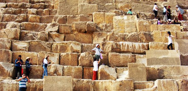 acts on the great pyramid of giza